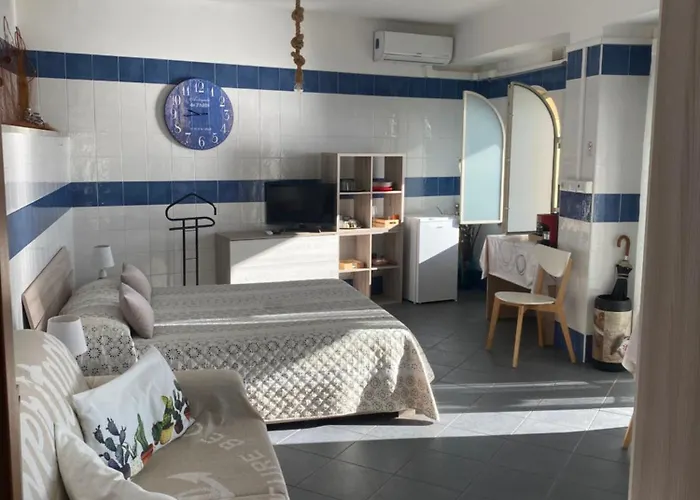 Isola Bella Bed & Breakfast 4*