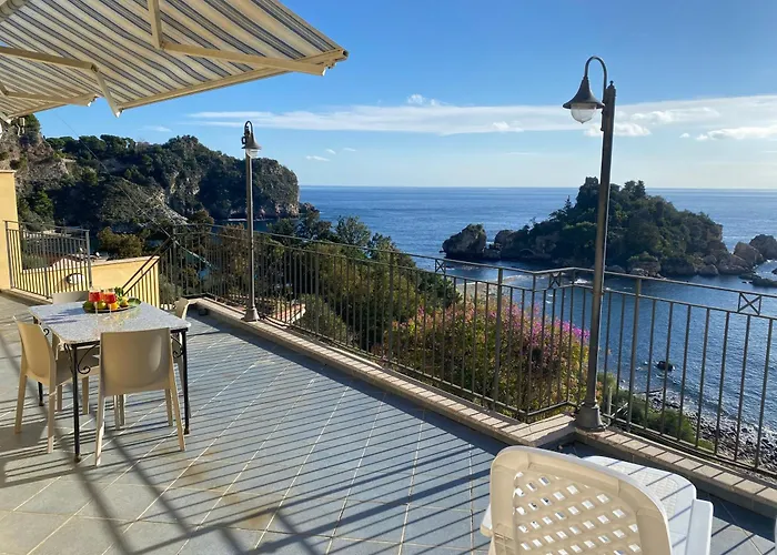Isola Bella Bed & Breakfast 4*