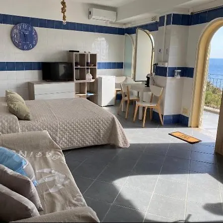 Isola Bella לינה וארוחת בוקר טאורמינה