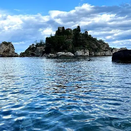לינה וארוחת בוקר Isola Bella *